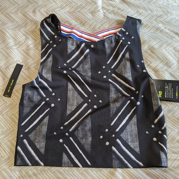 NWT NIKE CROP - Picture 1 of 4